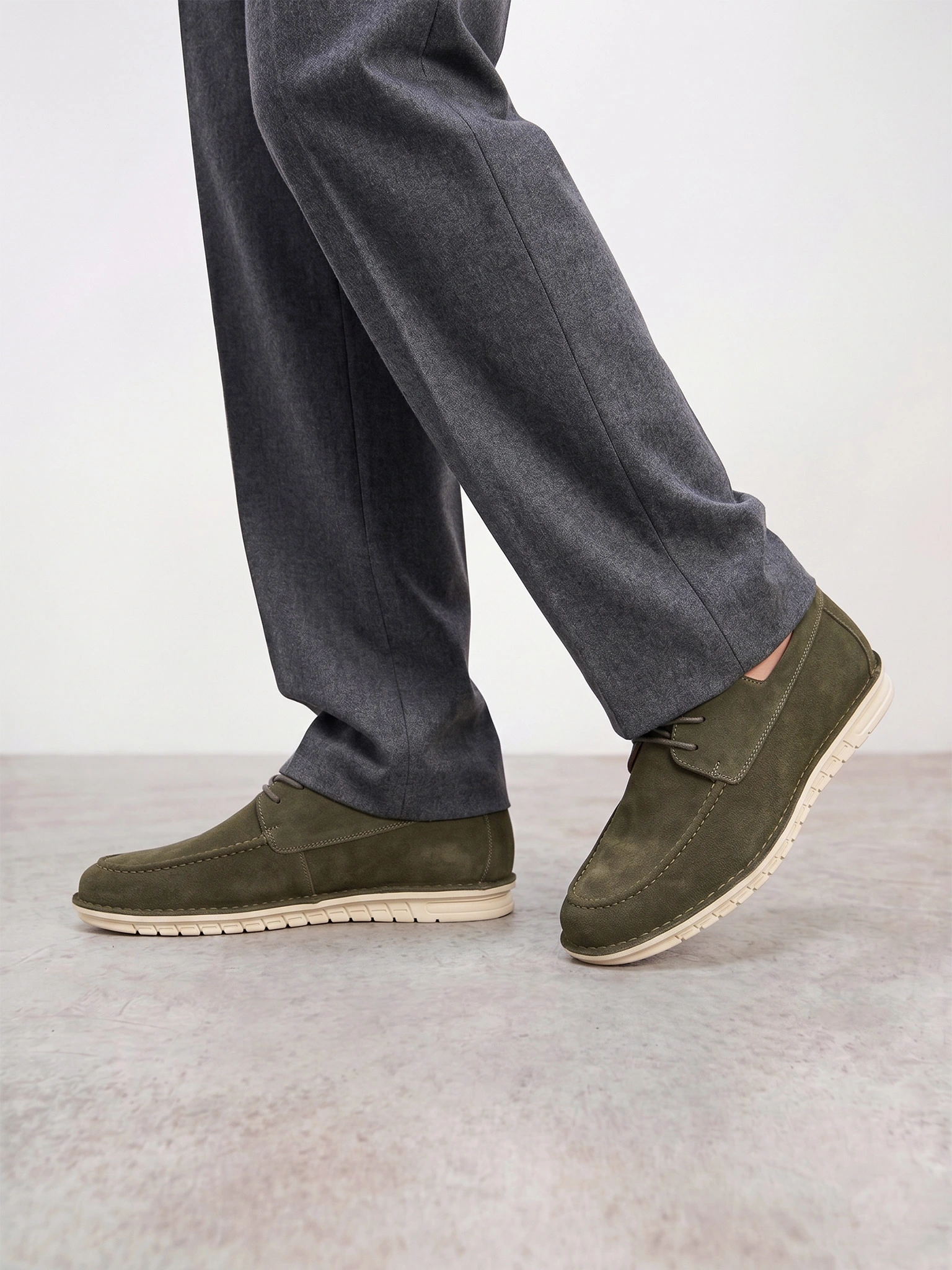 Мокасины зеленого цвета со шнуровкой